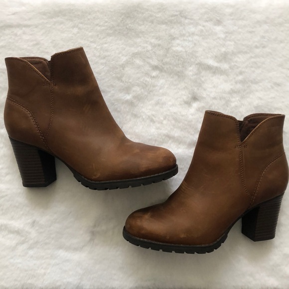 clarks boots size 6
